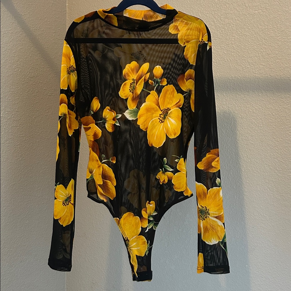 Set of 2 bodysuits black yellow flowers light pink short sleeve velvet size M - Picture 2 of 12